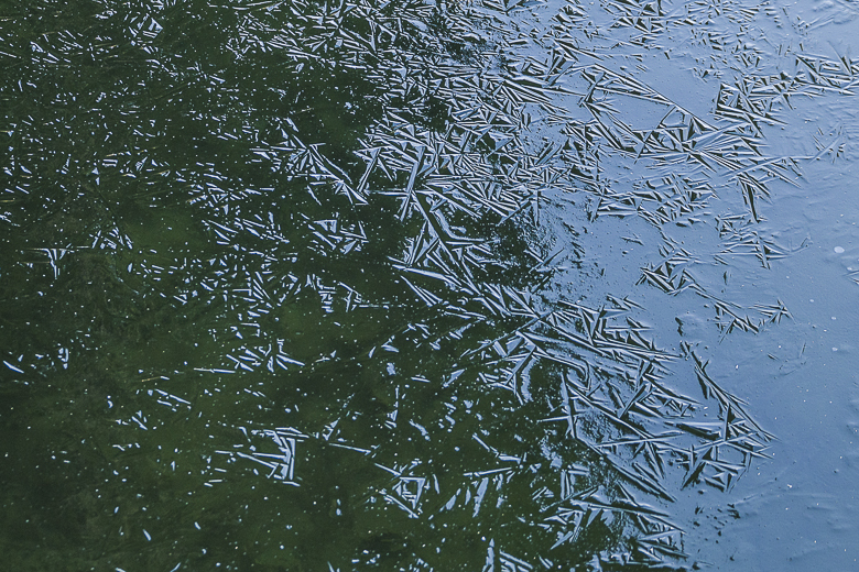 eisstruktur auf Kanal